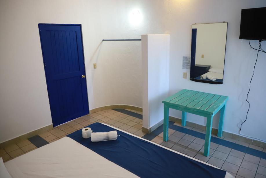 Hotel & Hostal Mayflower Puerto Escondido  Bagian luar foto