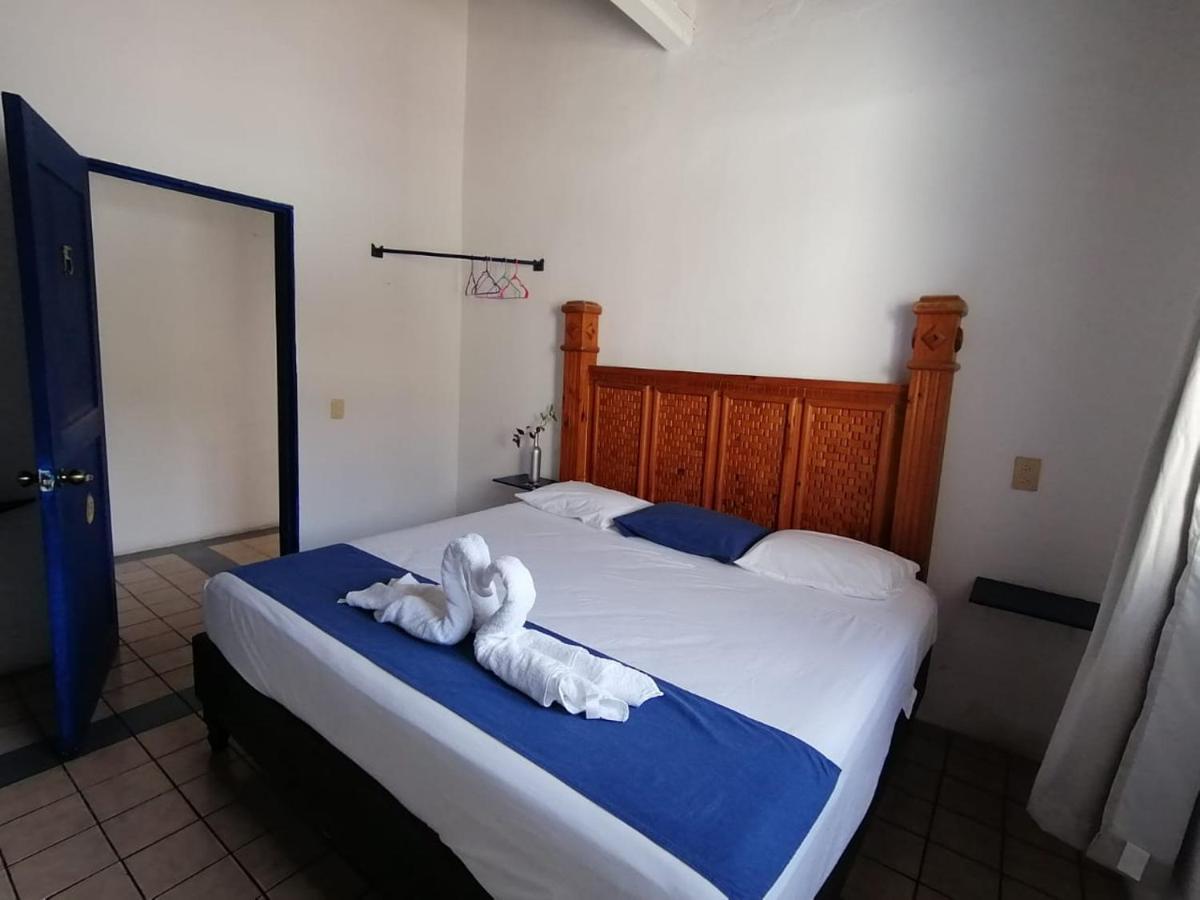 Hotel & Hostal Mayflower Puerto Escondido  Bagian luar foto
